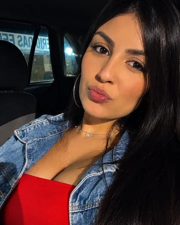 Larissa Mendes, verified host
